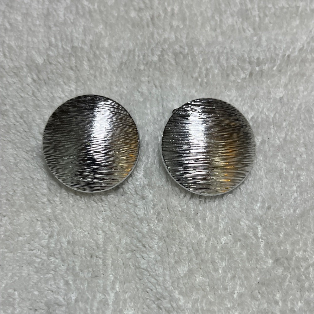 Vintage Silver Tone Textured Round Button Clip‎ Earrings